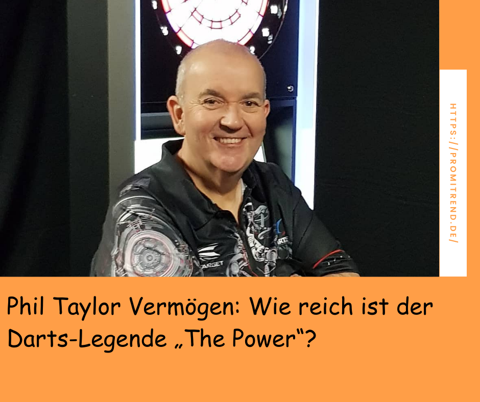 Ein unscharfes Bild eines Mannes in einem schwarzen Hemd mit Dart-Motiven. Im Hintergrund ist eine Dartscheibe zu sehen. Der Text auf dem Bild lautet: "Phil Taylor Vermögen: Wie reich ist der Darts-Legende 'The Power'?"