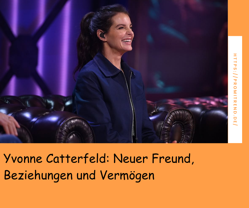 Eine Person sitzt auf einem Ledersofa vor einem lila Hintergrund. Rechts im Bild ist ein orangefarbener Streifen mit der URL "https://promitrend.de/". Unten im Bild steht der Text: "Yvonne Catterfeld: Neuer Freund, Beziehungen und Vermögen".