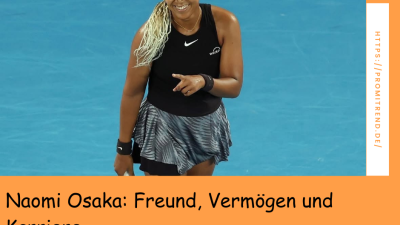 Eine Tennisspielerin in schwarzem Outfit auf einem blauen Tennisplatz. Der Text lautet: "Naomi Osaka: Freund, Vermögen und Karriere".