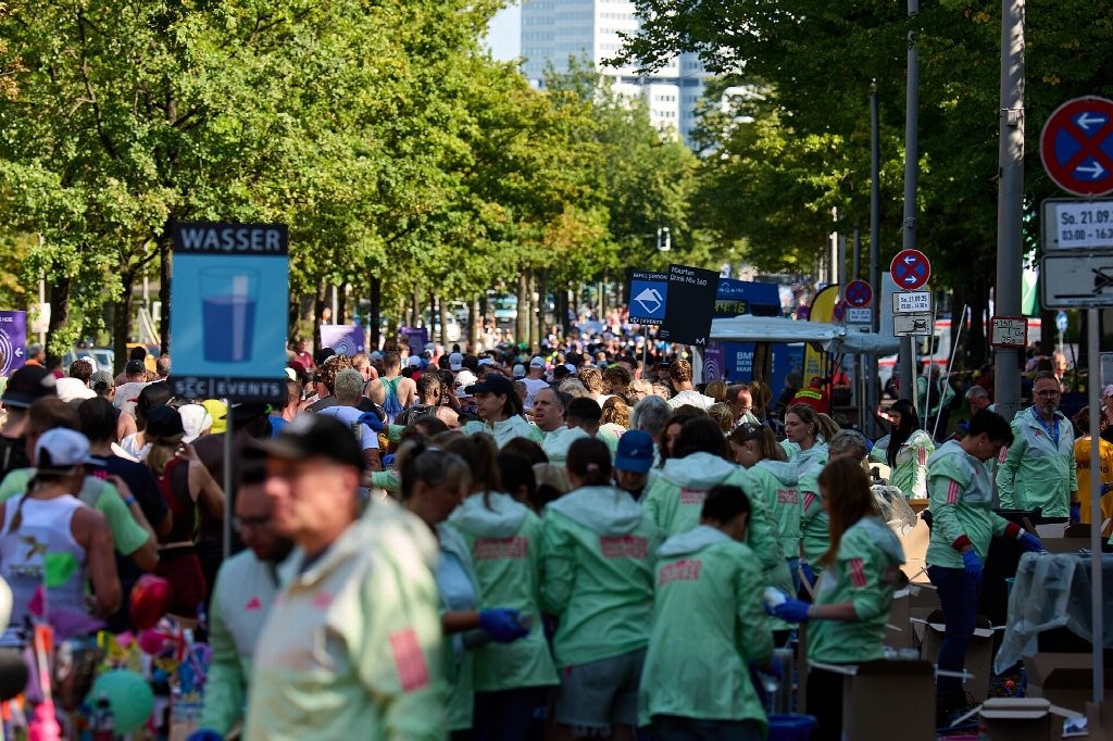 Marathon Zubehör mit Smartphone, Navigation, Tracking und digitaler Planung für Treffpunkte und Rückweg